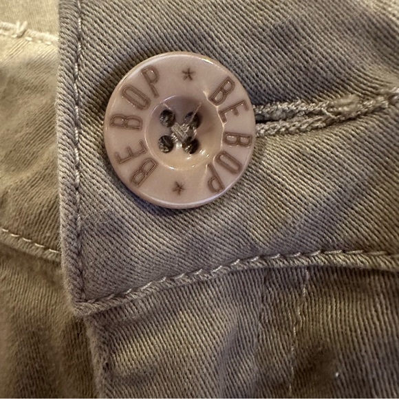 BeBop y2k Chino Short Shorts Stretch in Khaki Brown Size 5 - Picture 3 of 7